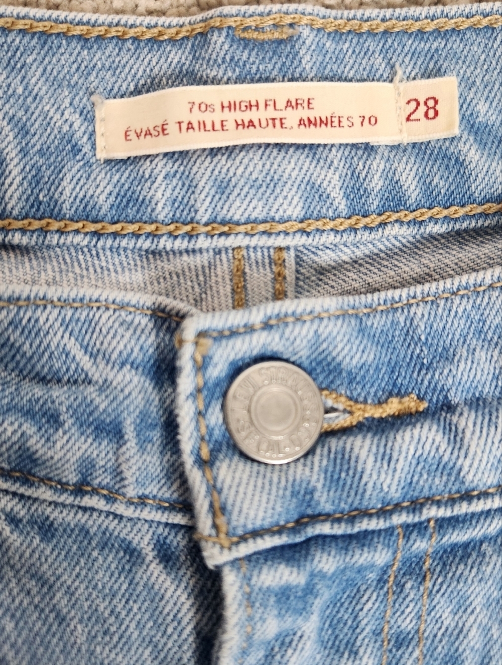 Levi's 70s Flare High Waisted Light Wash Denim Jeans Size 28W Fits Medium Large - Picture 15 of 16